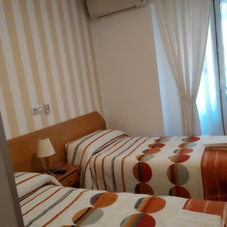 Pension Dominguez Madrid Dış mekan fotoğraf
